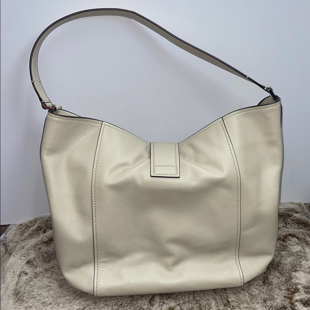 Michael Kors ‘Addie’ Large Leather Shoulder Bag - Picture 2 of 16